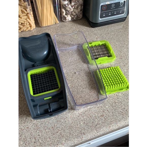 Mueller Onion Chopper, Vegetable Chopper with Container - Picture 6 of 9